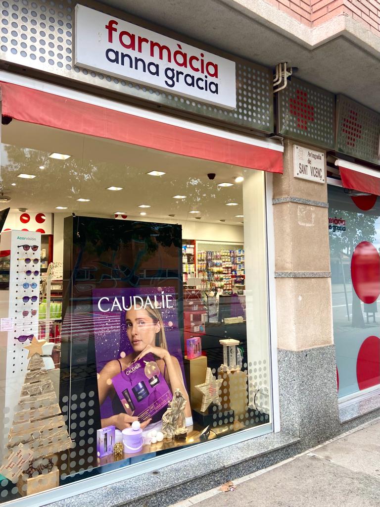 Fachada exterior local farmacia