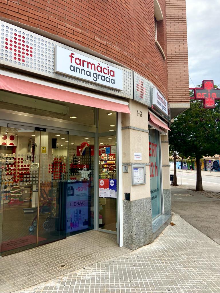 Exterior local fachada farmacia